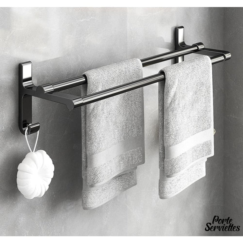 Accrocher un porte-serviette au mur dans sa salle d'eau